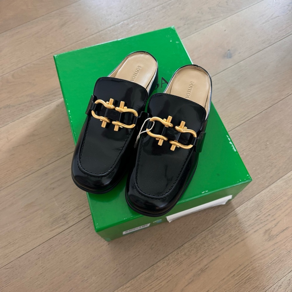 Authentic Bottega Veneta Black Monsieur Loafer Open-back glossy leather loafers